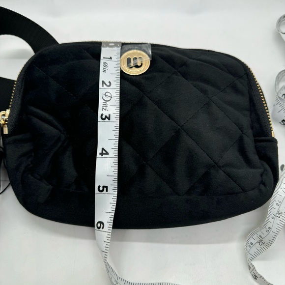 Wantable velvet cozytober belt bag in black with Gold tone hardware NEW - Picture 4 of 7